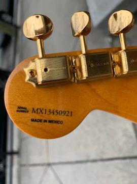2014 Fender Stratocaster (5 of 10)